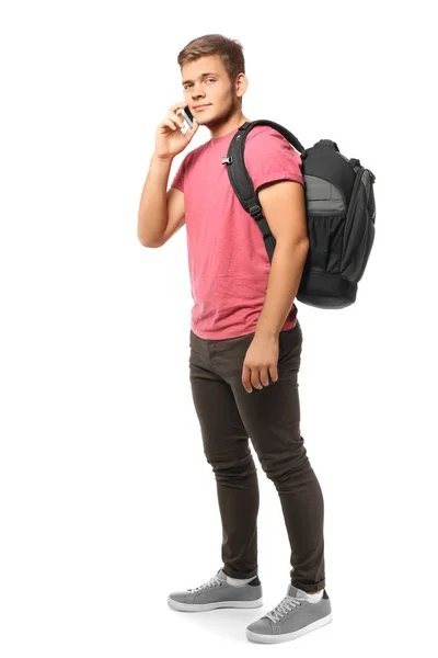 Tonåring pojke talar på mobiltelefon mot vit bakgrund — Stockfoto