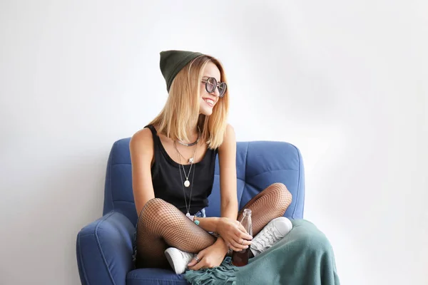 Menina hipster atraente — Fotografia de Stock