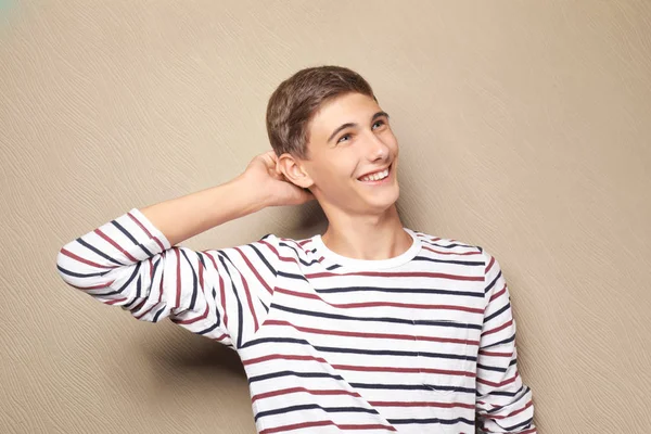 Adolescente menino em roupas casuais — Fotografia de Stock