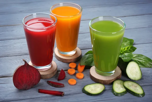 Glasses with various fresh juices and ingredients — Stock Photo, Image