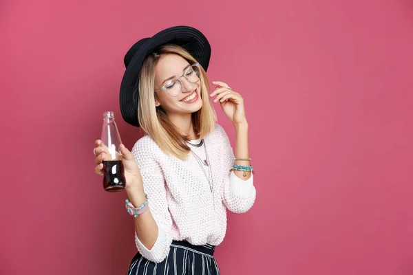Aantrekkelijke hipster meisje — Stockfoto