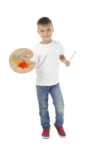 Menino bonito com paleta e pincel para pintura, em fundo branco — Fotografia de Stock