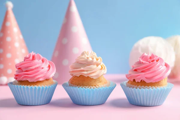 Yummy cupcakes on table — Stock Photo, Image