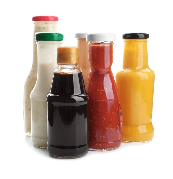 Bottiglie con diverse salse per insalata — Foto Stock