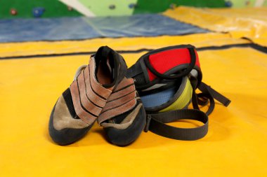 Ayakkabı ve spor mat tırmanma dişli