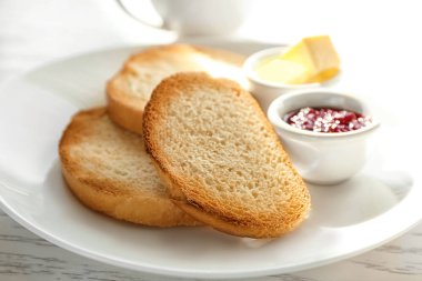 Taze gevrek tost ile plaka 