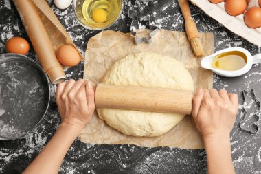 kadın Şef haddeleme hamur