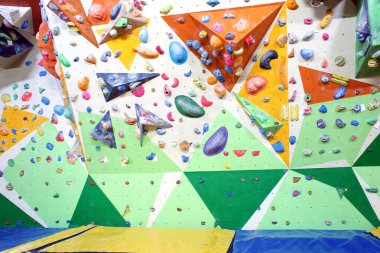 Modern spor salonunun içi.