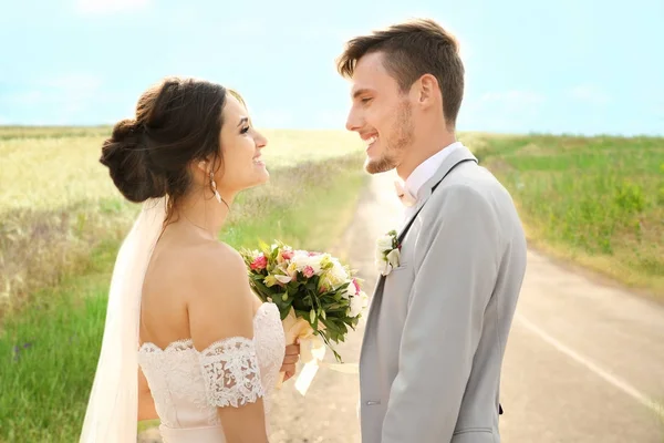 Beautiful couple on wedding day — Stock Photo, Image