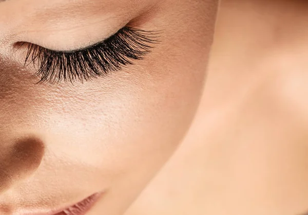 Beautiful young woman with eyelash extensions — Stock Photo, Image