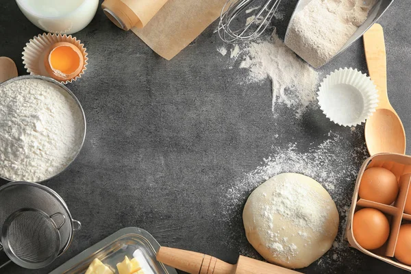 Ingredienti per impasti e utensili da cucina — Foto Stock