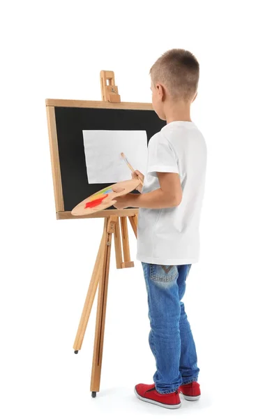 Χαριτωμένο μικρό αγόρι ζωγραφική εικόνα ενάντια σε λευκό φόντο — Φωτογραφία Αρχείου