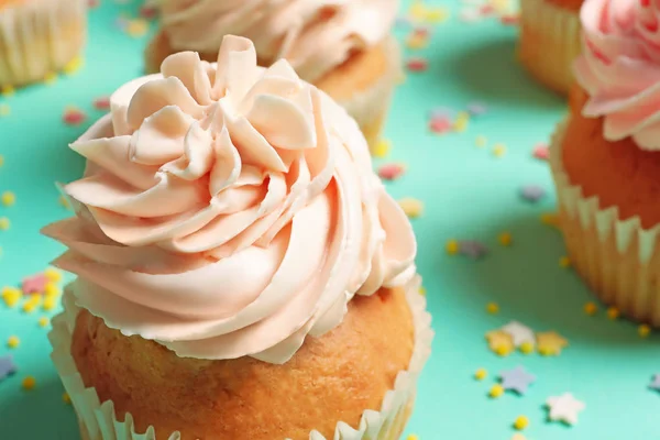 Yummy cupcake on color background — Stock Photo, Image