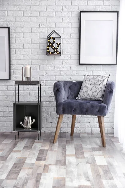 Interieur mit stilvollem Sessel — Stockfoto