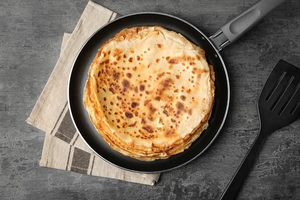 맛있는 얇은 팬케이크 — 스톡 사진