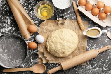 Malzemelerle çiğ hamur
