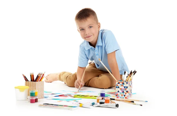 Niño pequeño pintando — Foto de Stock