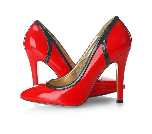 Paire de chaussures à talons hauts féminines rouges — Photo