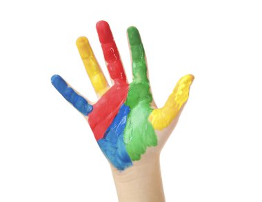 Çocuğun elinde beyaz zemin üzerine boya