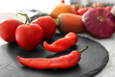 Tabakta taze sebzeler