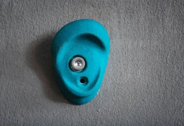 Gri duvar, closeup tırmanma beklemeye