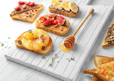 Farklı kızarmış tost ile kompozisyon 