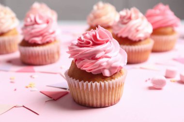 Masada çok lezzetli kek