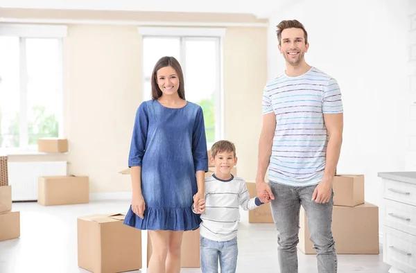 Família em sua nova casa — Fotografia de Stock