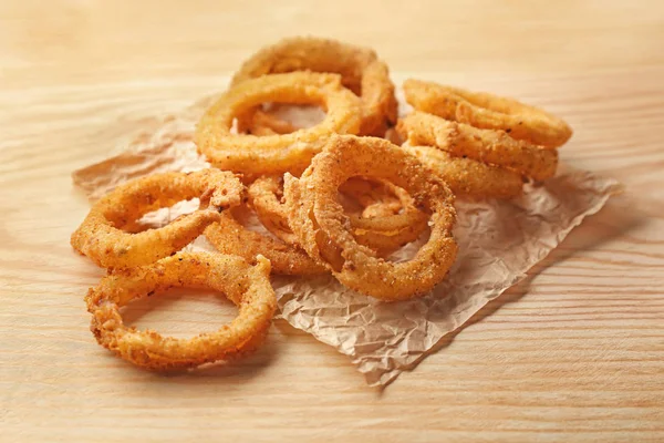 Anéis de cebola assados fritos — Fotografia de Stock