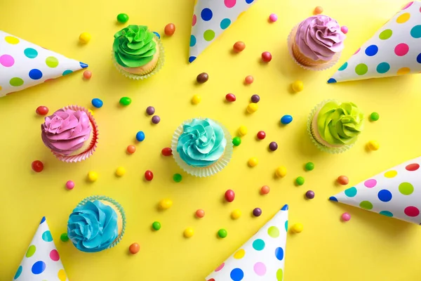 Composición con sabrosos cupcakes —  Fotos de Stock