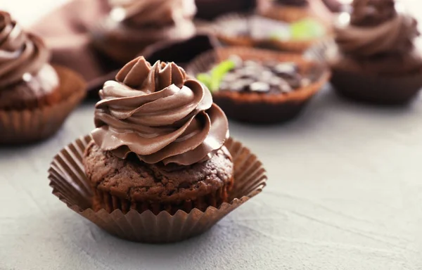 Leckerer Schokoladen-Cupcake — Stockfoto