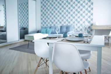 Modern mutfak tabloda