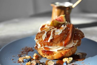 Karamel soslu lezzetli pasta 