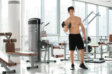 eğitim kas genç adam