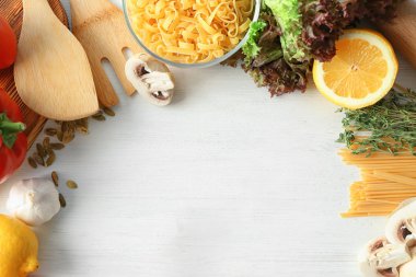 Arka plan üzerinde farklı ürünler