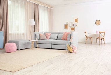 Modern oturma odası. 