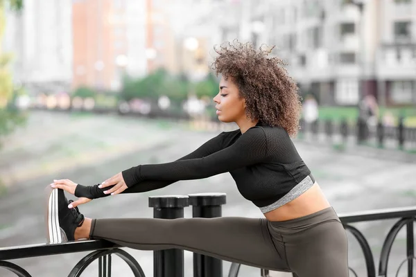 Sporty woman training outdoors — Stock Photo, Image