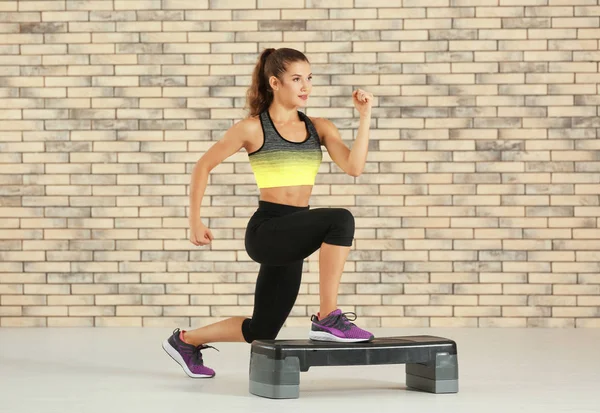 Entrenamiento de mujeres en casa — Foto de Stock