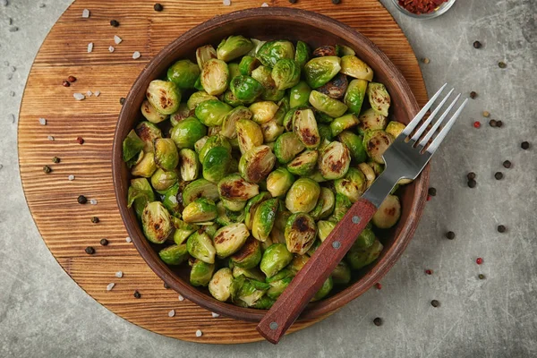 Plate with roasted brussel sprouts — Stock Photo, Image