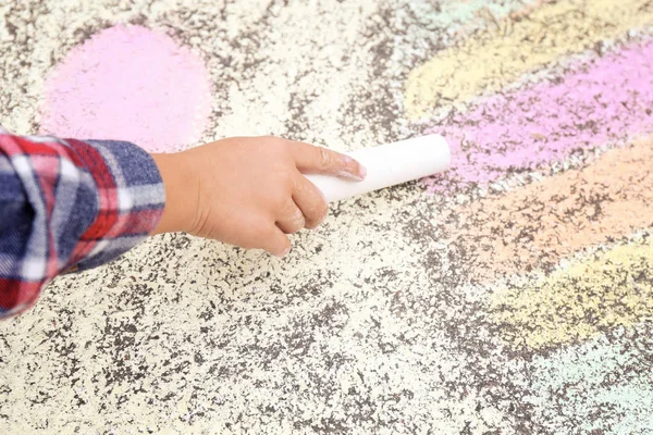 Little child drawing with chalk on asphalt, closeup — Stock Photo, Image