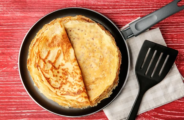 Leckere dünne Pfannkuchen — Stockfoto