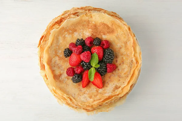 Heerlijke dunne pannenkoeken — Stockfoto