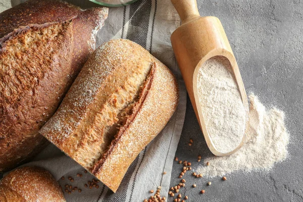 Pan fresco y harina de trigo sarraceno —  Fotos de Stock