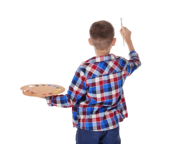 Menino bonito com paleta e pincel para pintura, em fundo branco — Fotografia de Stock