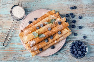 Plaka lezzetli haddelenmiş krep ile