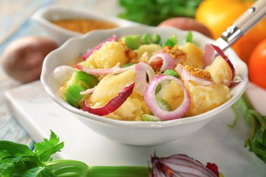 lezzetli patates salatası 