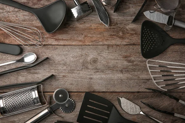 Рамка из различных кухонных принадлежностей — стоковое фото