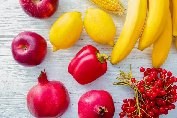 Стиглі фрукти, овочі та ягоди — стокове фото