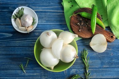 Olgun soğan ile kase