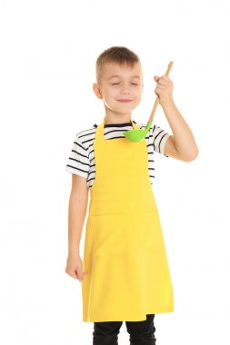 Kepçe ile sevimli çocuk